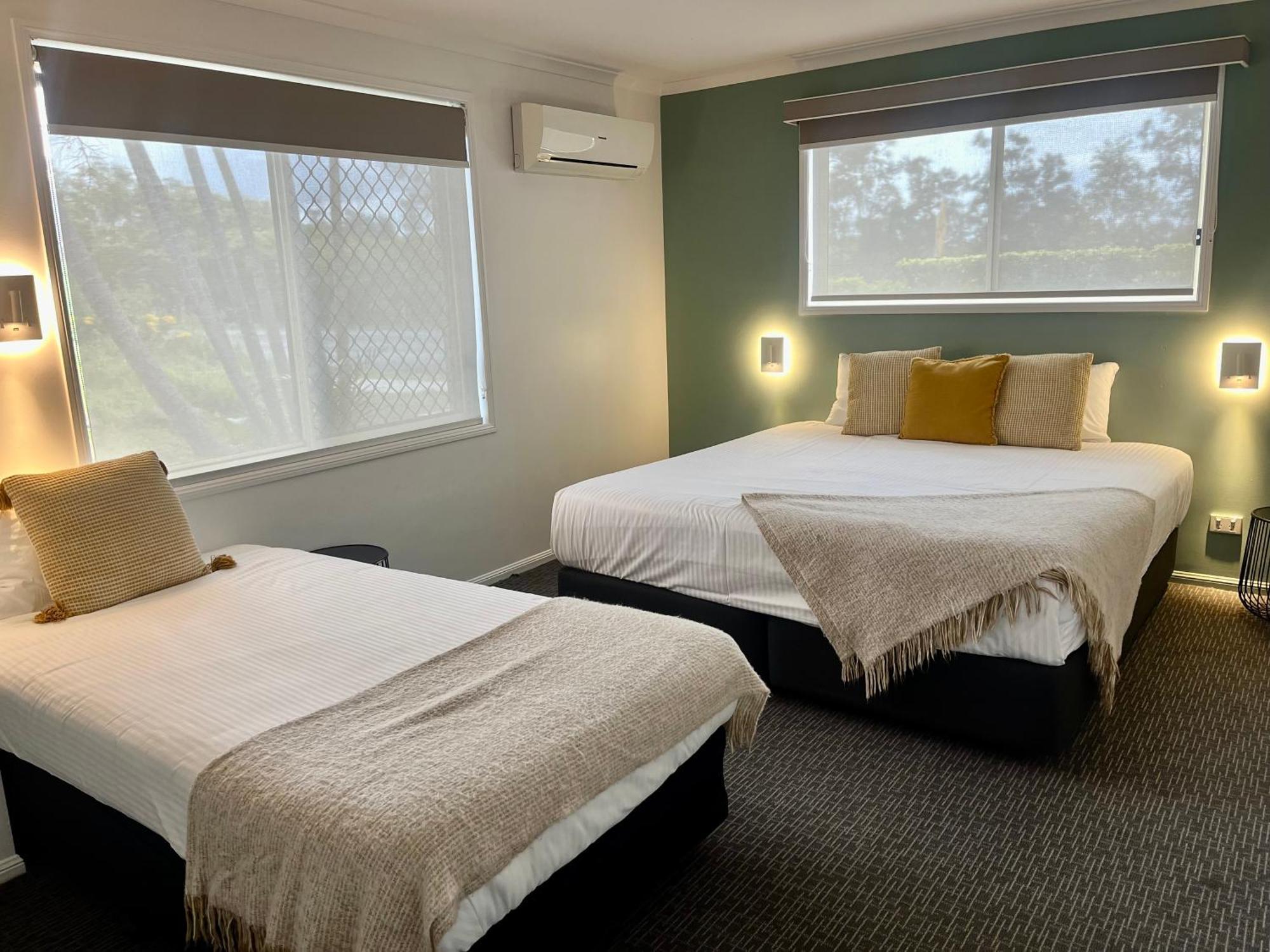 The Carmel Yamba Motel Bagian luar foto